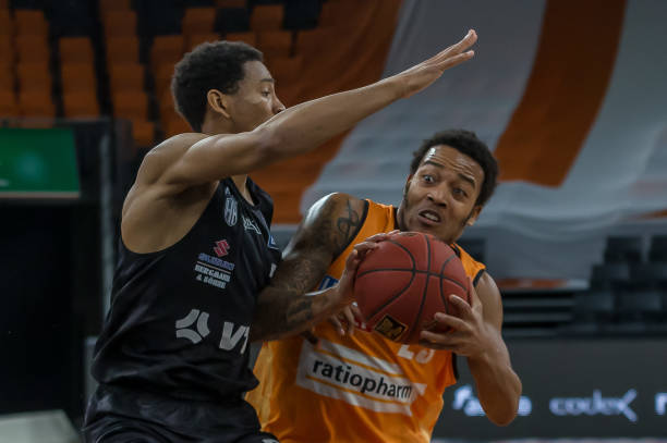 与队友形成 与队友形成