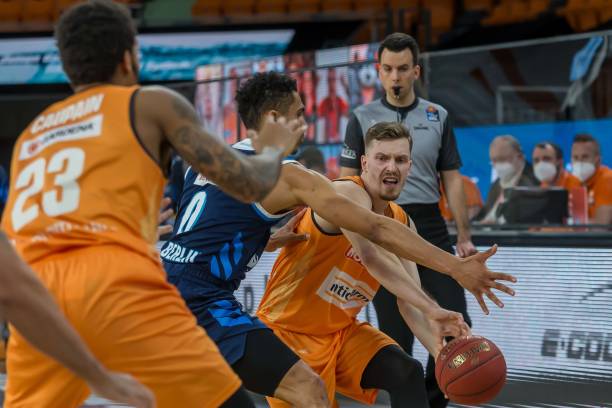 都充满策略 都充满策略